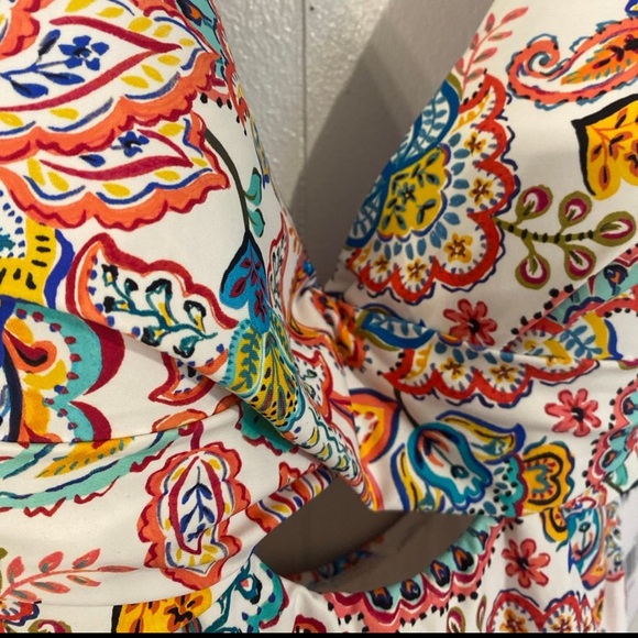 La Blanca Women's One Piece Swimsuit Cross Front Keyhole Island Goddess NWT 10 - Picture 6 of 11